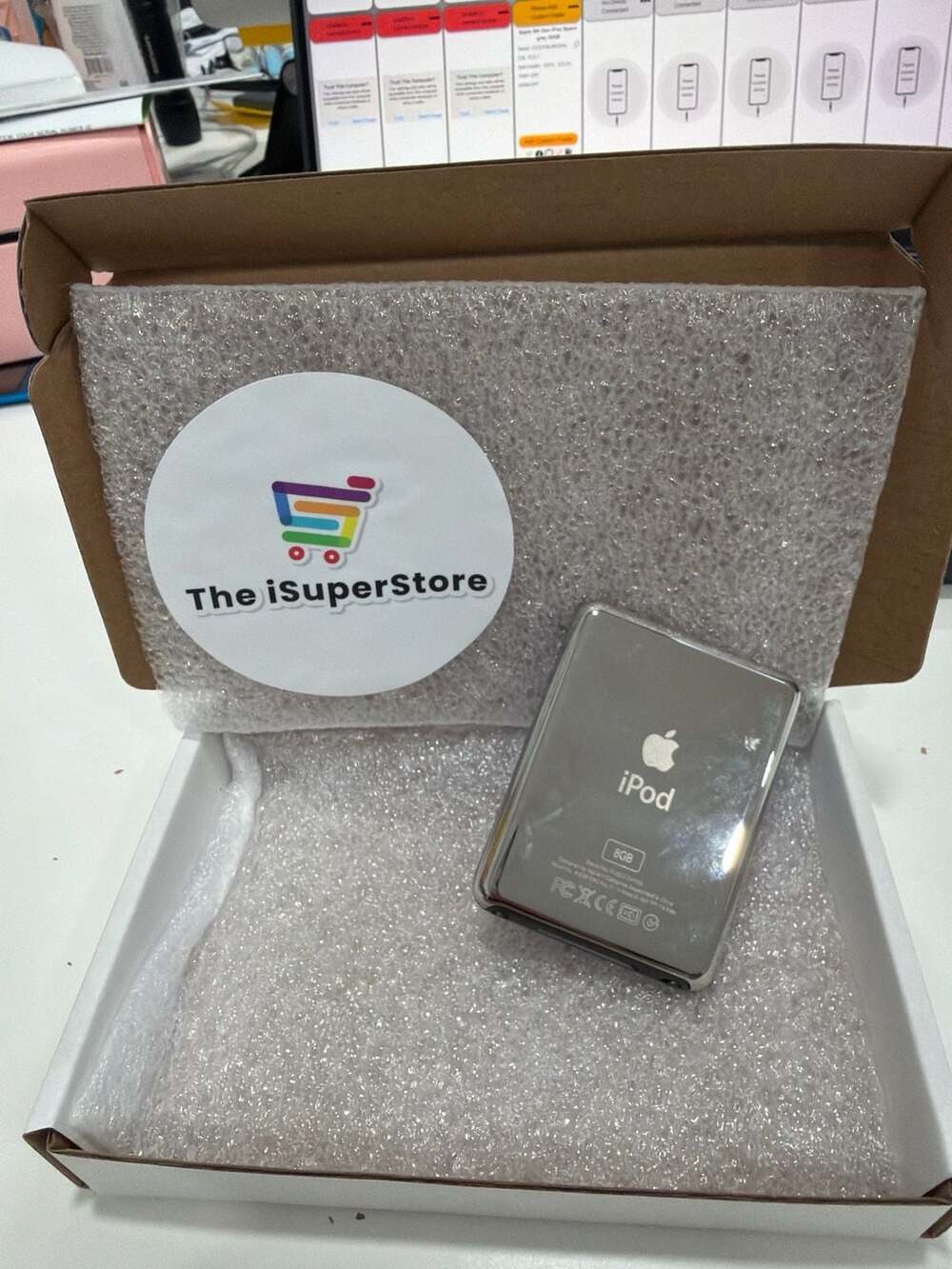 Apple IPod 3rd Gen 8GB Black - excellent Condition - new battery + 1 YR WARRANTY - Picture 4 of 5